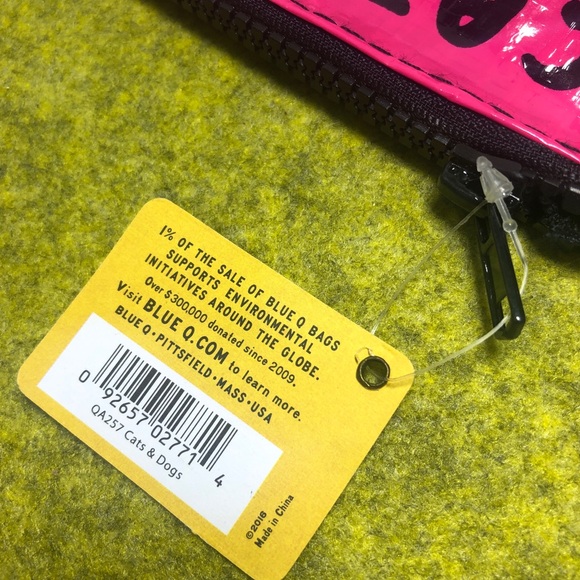 Blue Q Zipper Pouch Makeup Bag Dogs vs Cats 7.25”x9.50” Pink Orange Funny - Picture 3 of 5